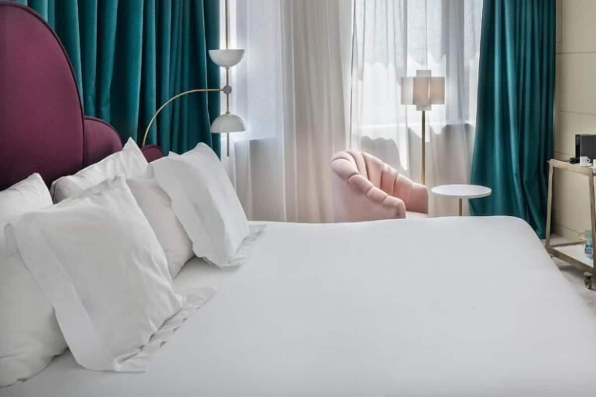 Premium bedding, down comforters, minibar, in-room safe
