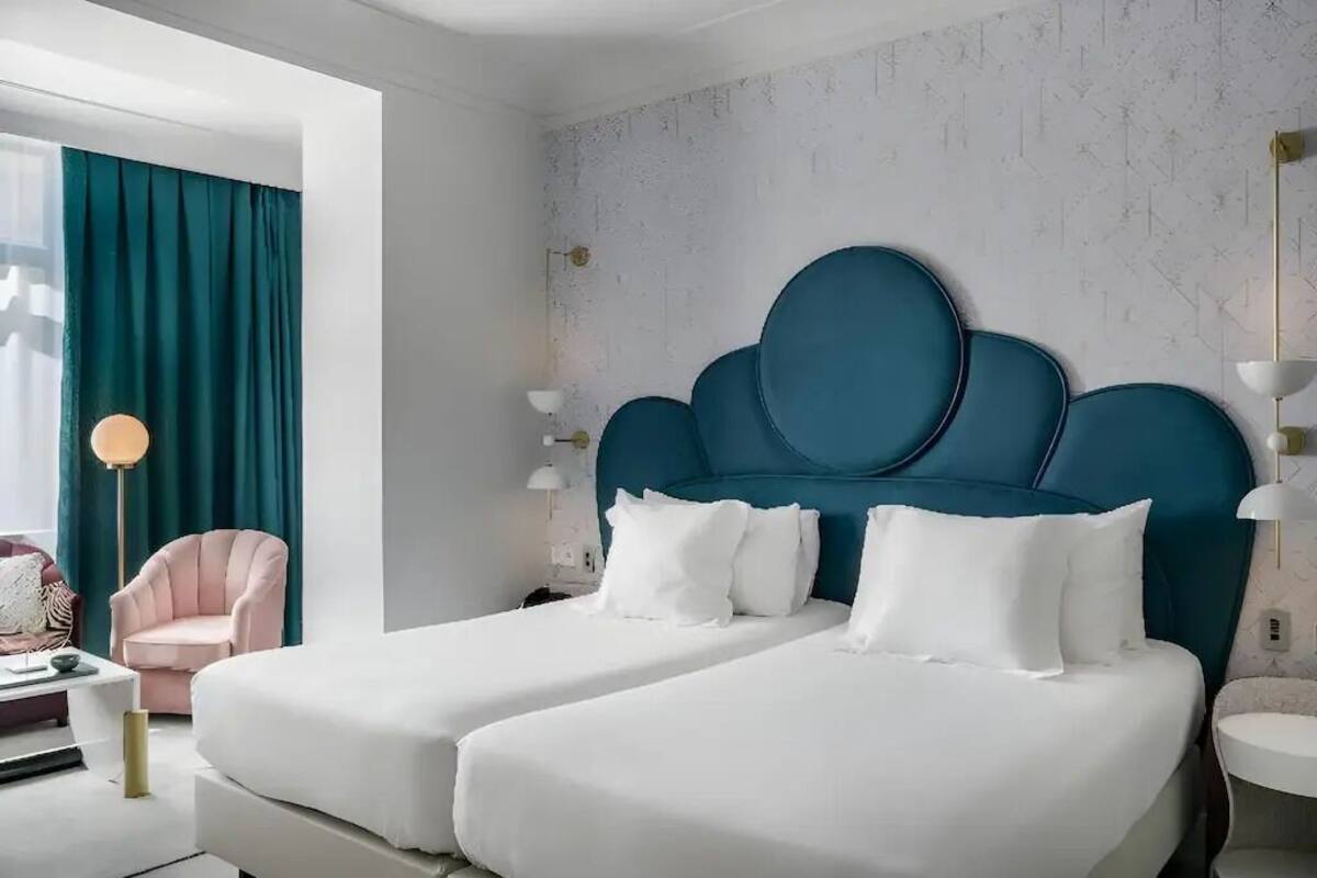 Premium bedding, down comforters, minibar, in-room safe