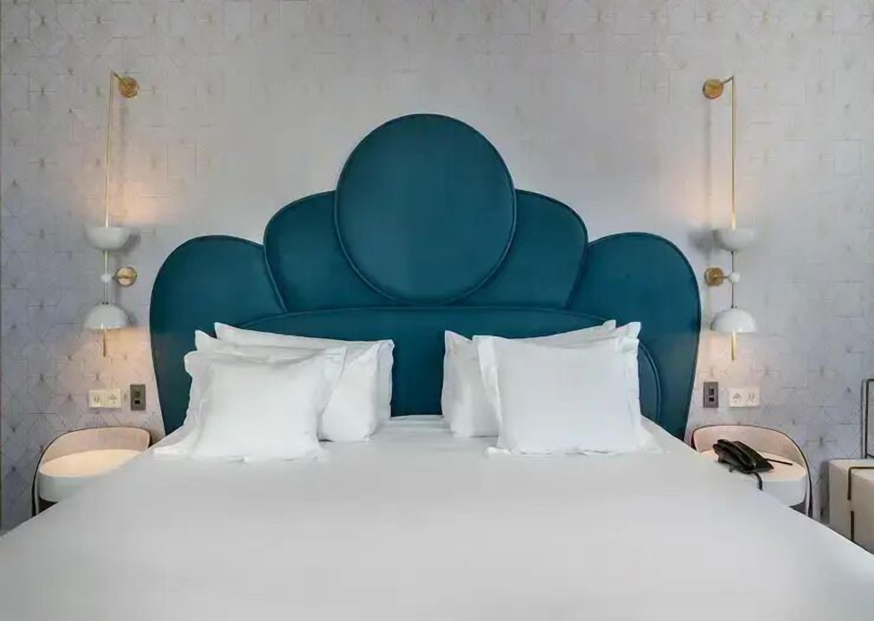Premium bedding, down duvets, minibar, in-room safe