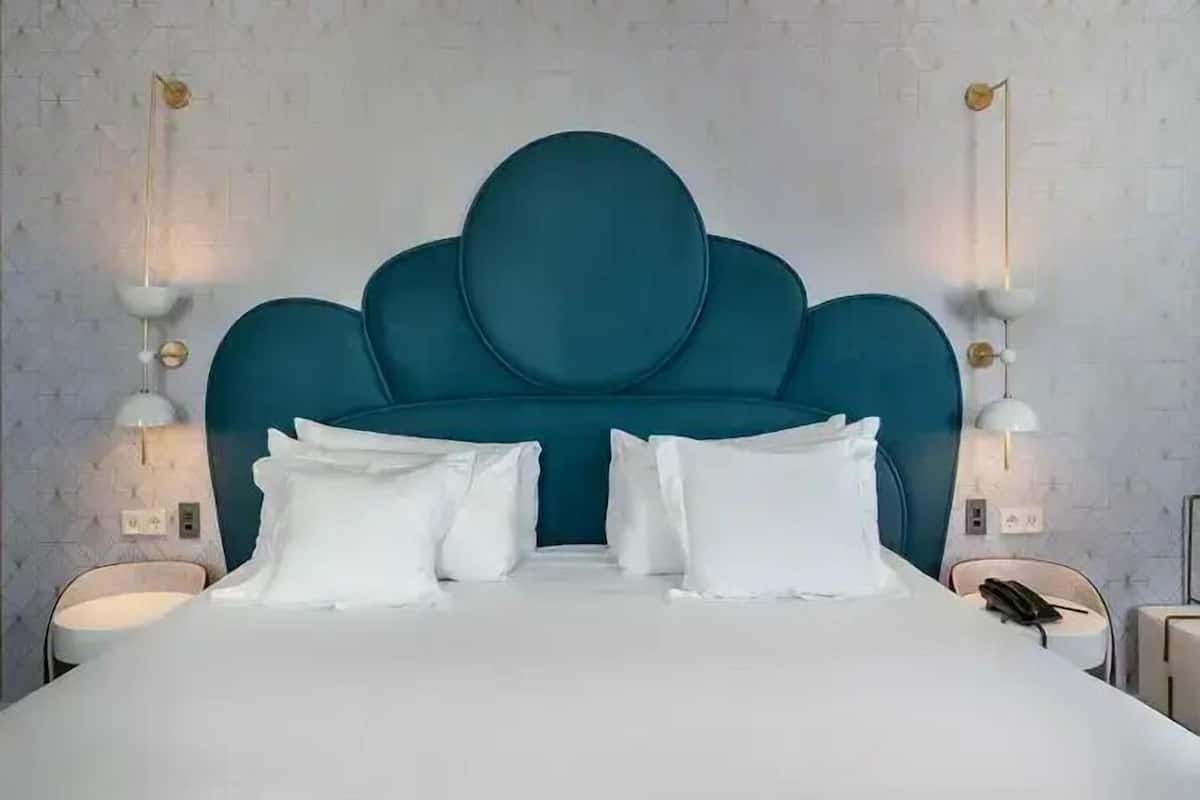 Premium bedding, down duvets, minibar, in-room safe