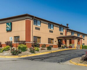Exterior - Quality Inn at Collins Road - Cedar Rapids (Cedar Rapids)