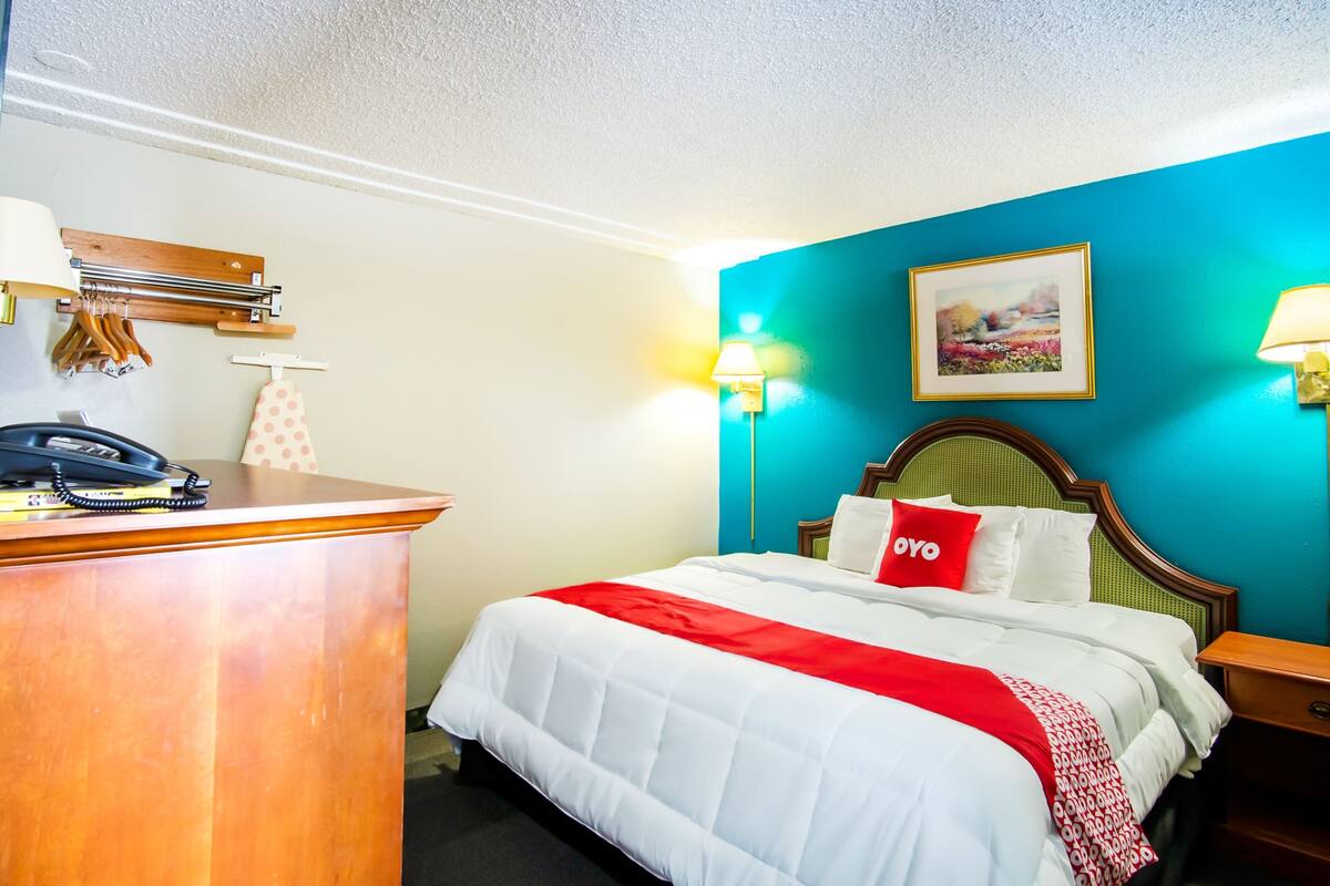 Desk, iron/ironing board, free WiFi, alarm clocks