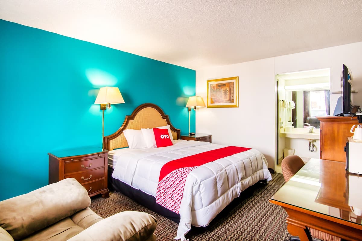 Desk, iron/ironing board, free WiFi, alarm clocks