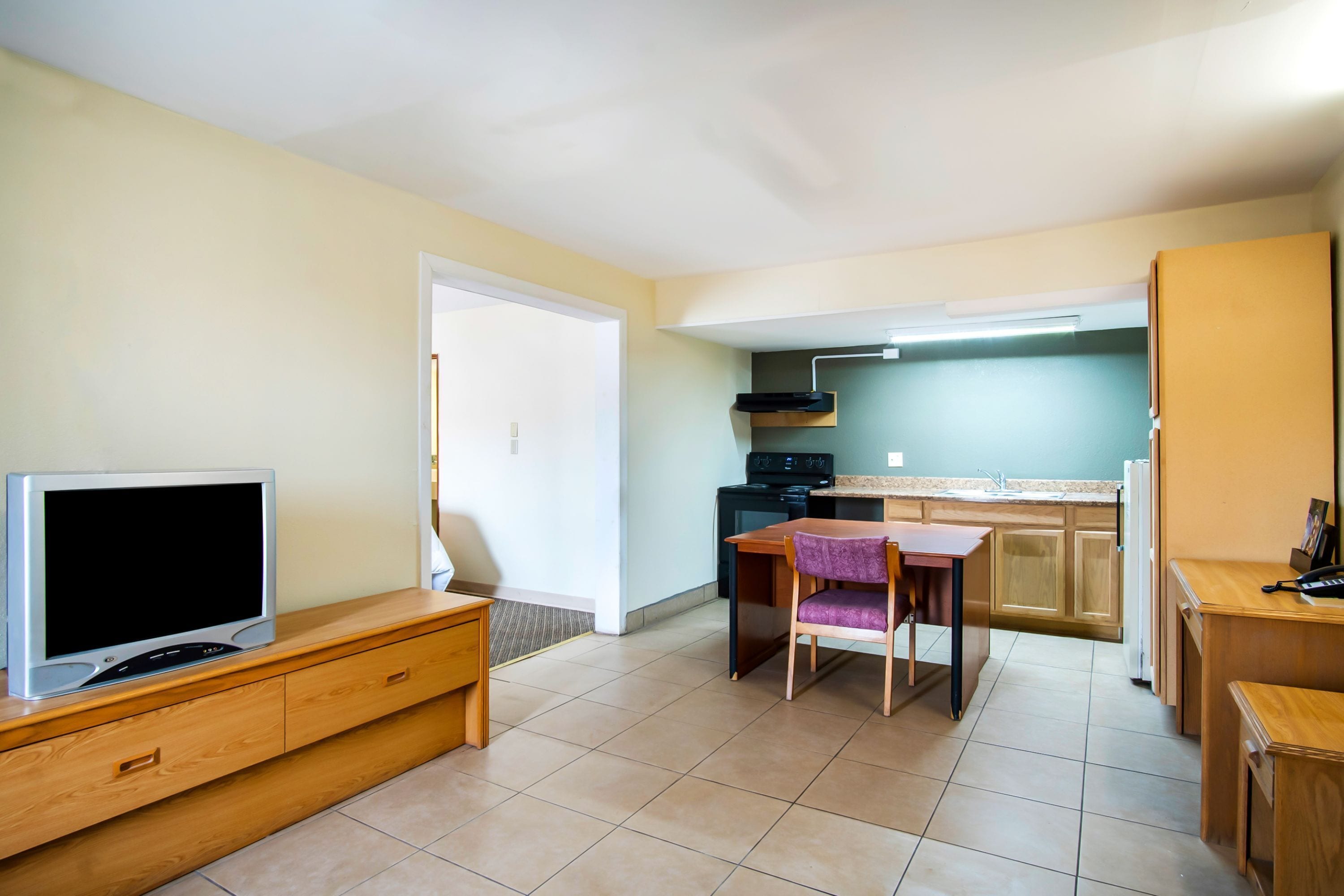Room, 2 Double Beds, Smoking, Kitchen | Private kitchenette | Fridge, microwave