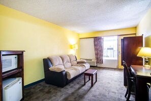 Premium Room, 1 King Bed, Jetted Tub | Desk, iron/ironing board, free WiFi, alarm clocks