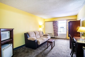 Chambre Prestige, 1 très grand lit, baignoire à jets | Bureau, fer et planche à repasser, accès au Wi-Fi (inclus)