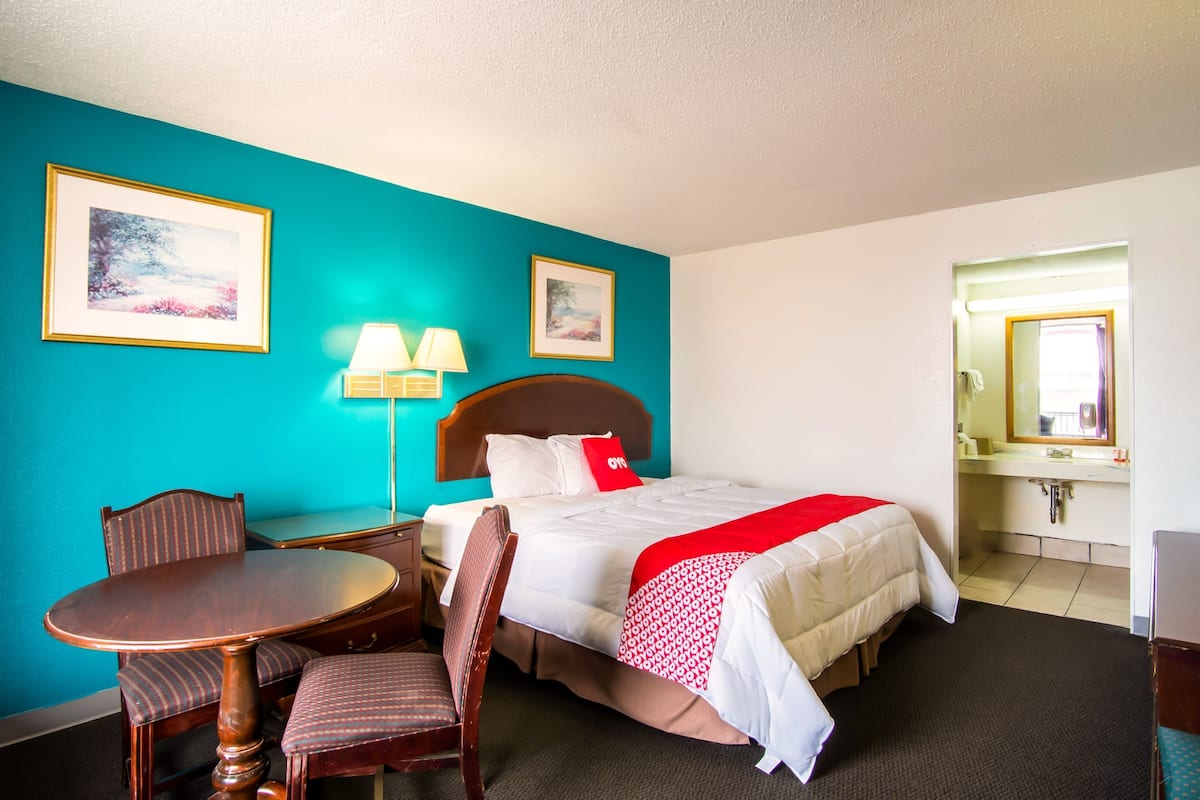 Apartment, 1 Bedroom, Kitchen | Desk, iron/ironing board, free WiFi, alarm clocks
