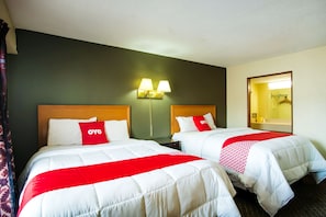 Chambre, 2 lits doubles, fumeur, cuisine | Bureau, fer et planche à repasser, accès au Wi-Fi (inclus)