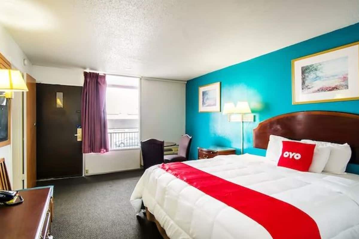 Desk, iron/ironing board, free WiFi, alarm clocks