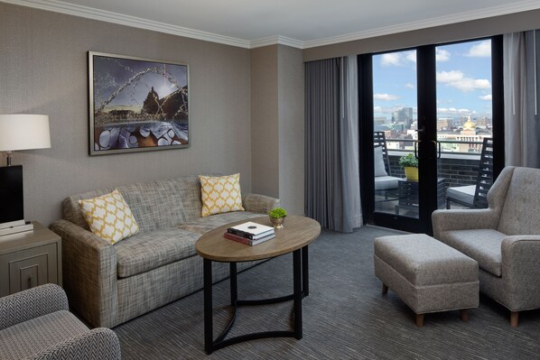 Quarto executivo, terraço | Área de estar | TV de tela plana 55 polegadas com canais a cabo, TV, filmes pagos