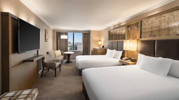 Ropa de cama de alta calidad y caja de seguridad en la habitación