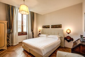 Double or Twin Room | Minibar, in-room safe, desk, iron/ironing board - Croce Di Malta Hotel (Florence)