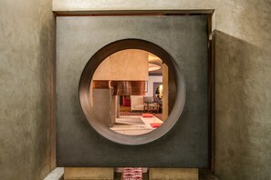 2 bars/lounges, poolside bar - Croce Di Malta Hotel (Florence)