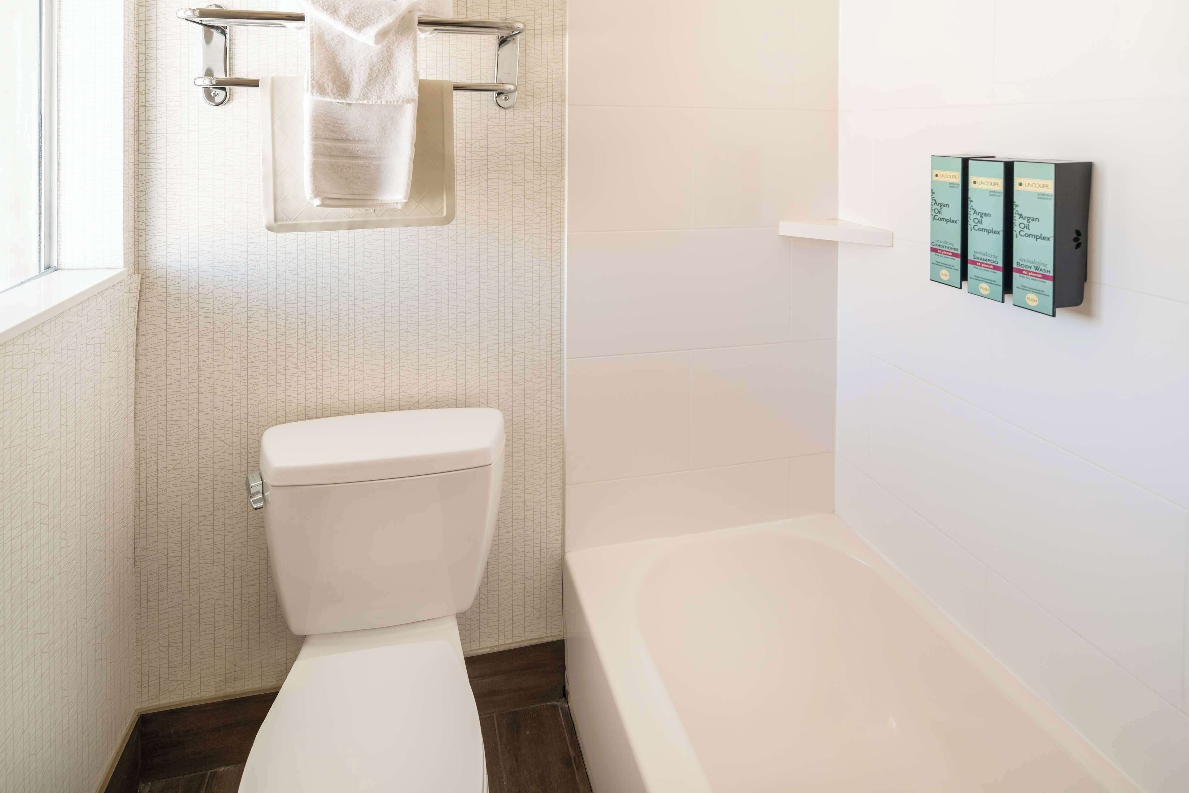 standard room, 1 king bed, non smoking, refrigerator & microwave | bathroom | combined shower/bathtub, designer toiletries, hair dryer, towels