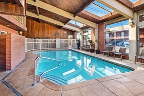 실내 수영장, 야외 수영장