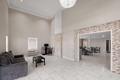 Super 8 by Wyndham Covington