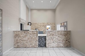 Lobby - Super 8 by Wyndham Covington (Covington)