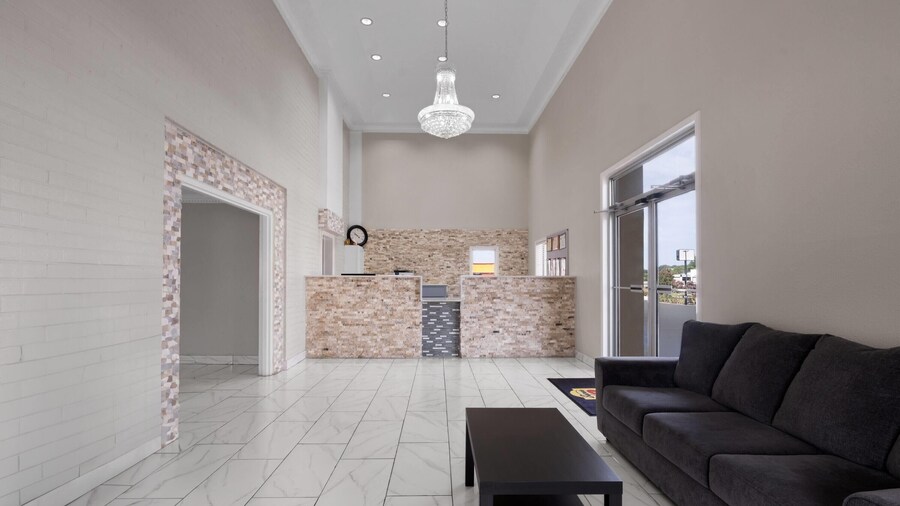 Super 8 by Wyndham Covington