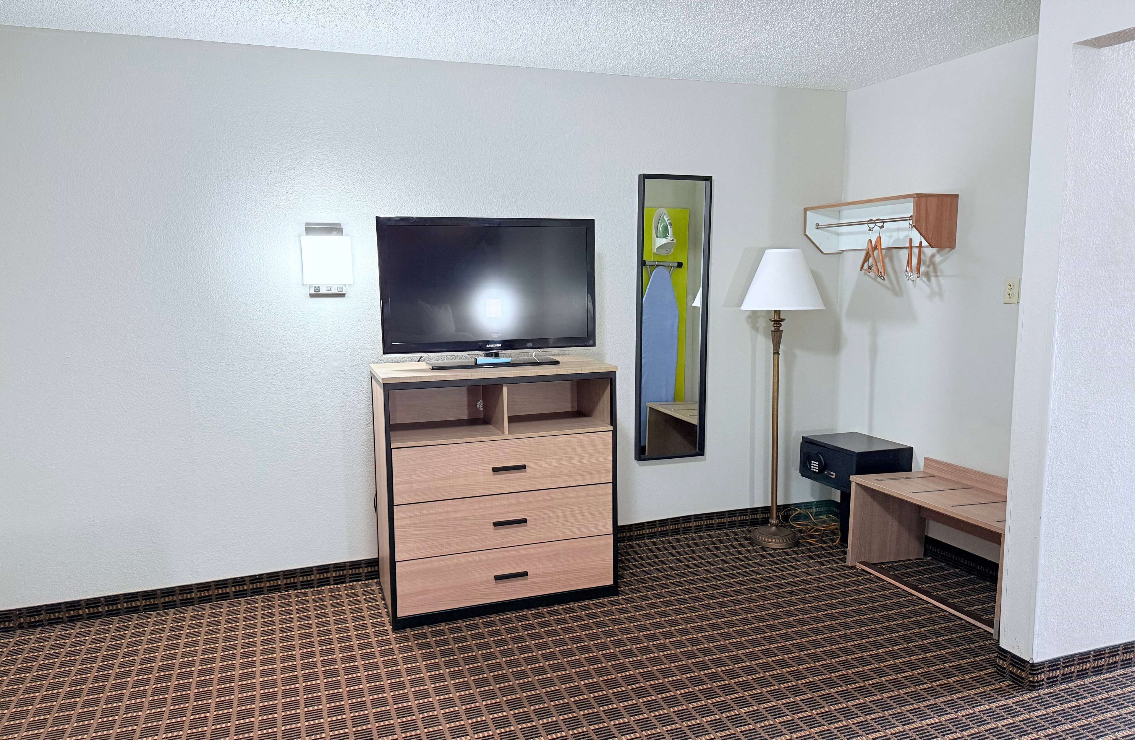 Studio Suite, 1 King Bed, Non Smoking | Desk, blackout curtains, iron/ironing board, free cots/infant beds