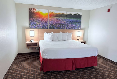 Days Inn by Wyndham San Antonio Morgan's Wonderland / IH-35 N