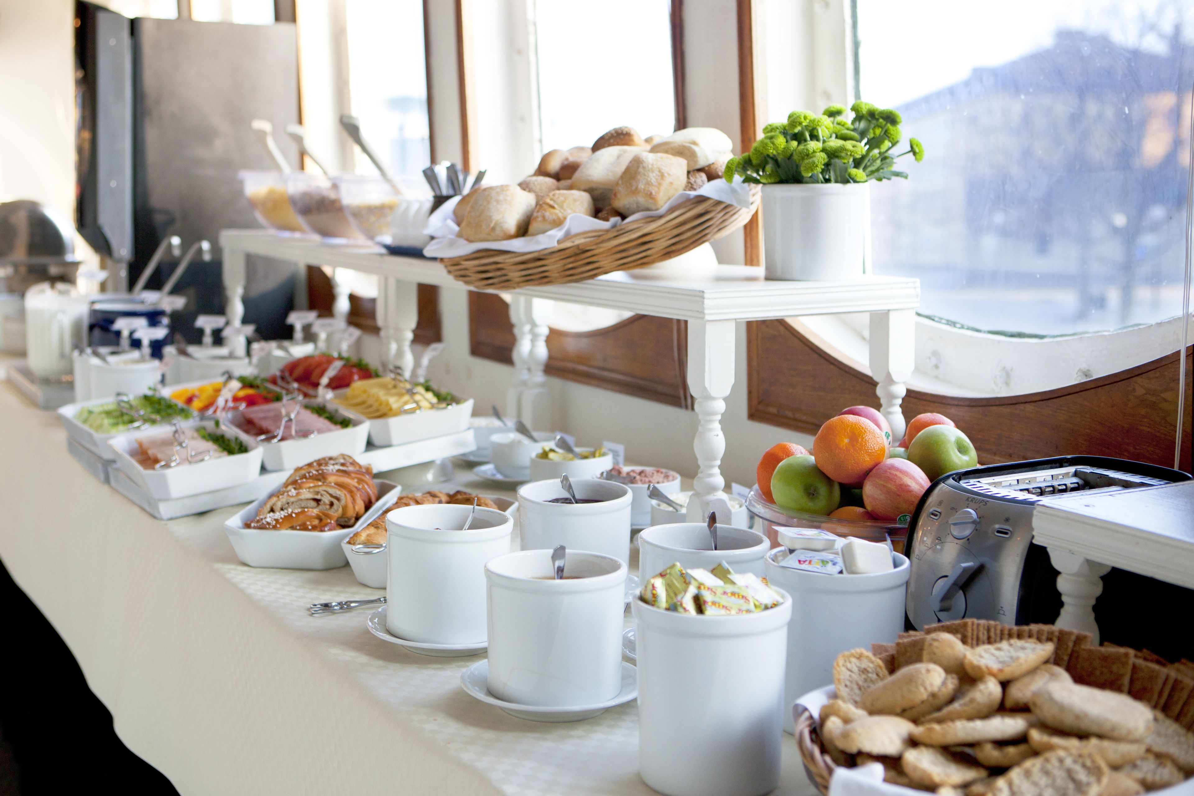 Dagelijks ontbijtbuffet (SEK 100 per persoon)