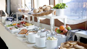Daily buffet breakfast (SEK 100 per person)