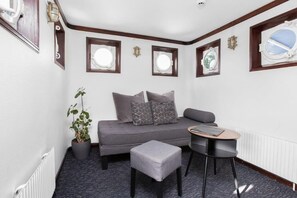 Suite | 1 bedroom, individually decorated, individually furnished