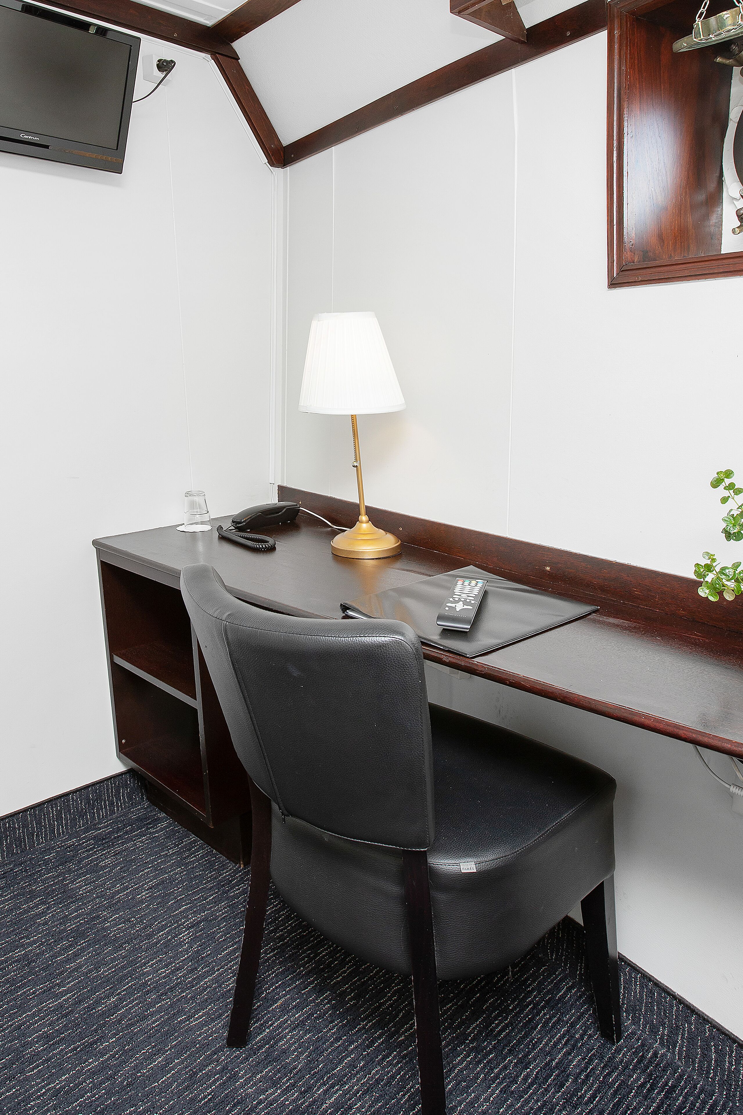 single cabin | 1 bedroom, individually decorated, individually furnished