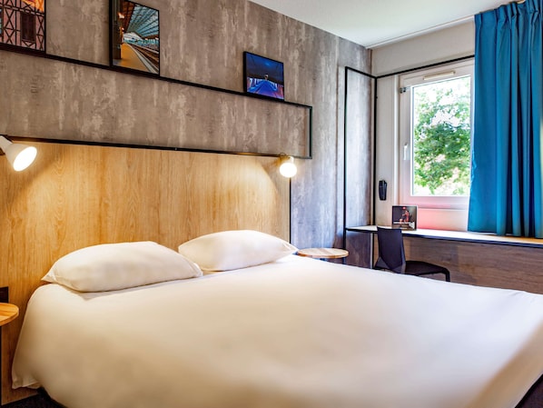 Chambre Standard, 1 lit double | Literie de qualité supérieure, surmatelas, décoration personnalisée