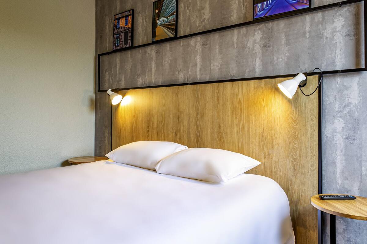 premium bedding, pillow-top beds, individually decorated