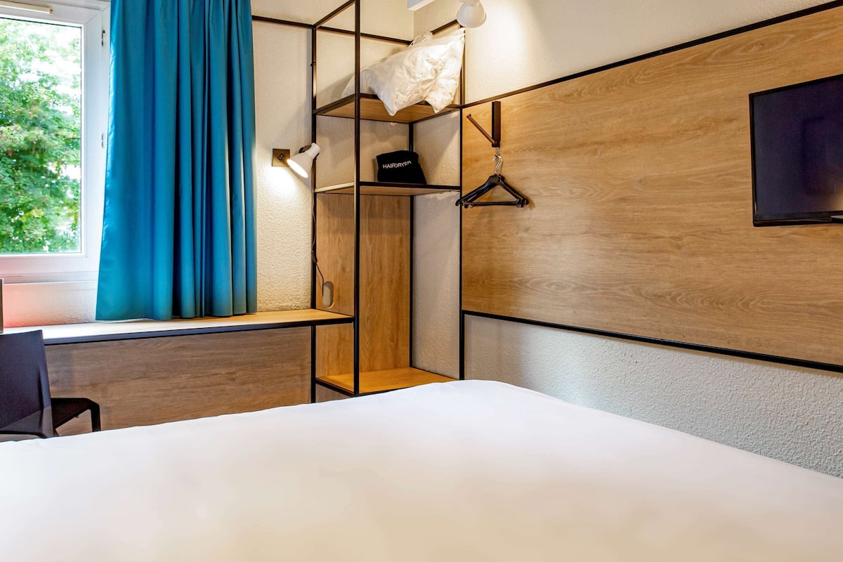 Chambre Standard, 1 lit double | Literie de qualité supérieure, surmatelas, décoration personnalisée