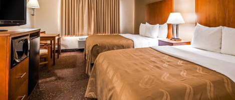 Habitación estándar, 2 camas Queen size, para no fumadores | Insonorización, tabla de planchar con plancha y wifi gratis