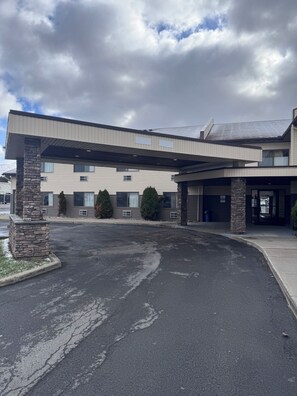 Exterior - Budget Inn (Ithaca)