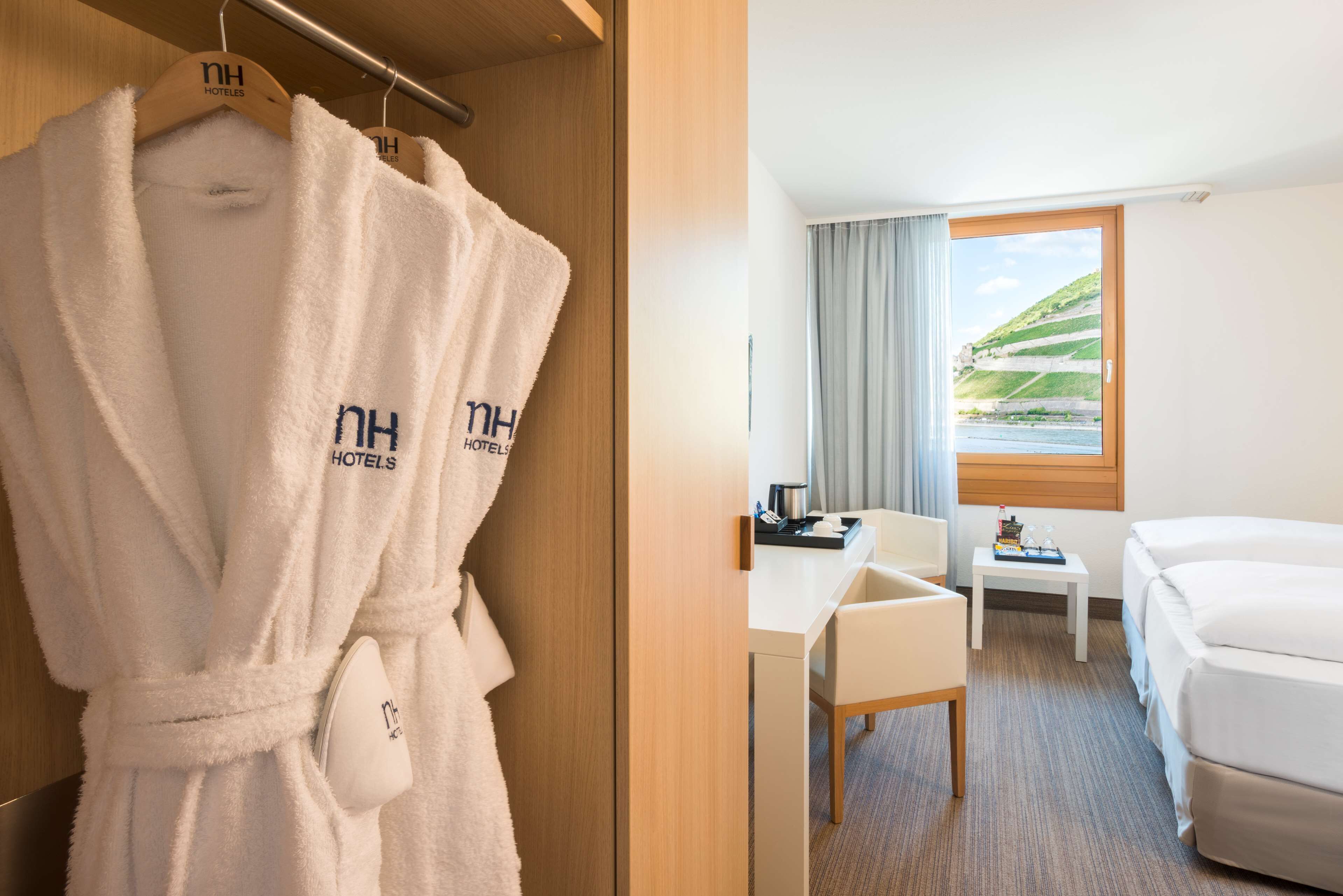 Premium bedding, pillowtop beds, minibar, in-room safe