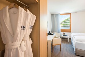 Ropa de cama de alta calidad, camas con pillow-top y minibar