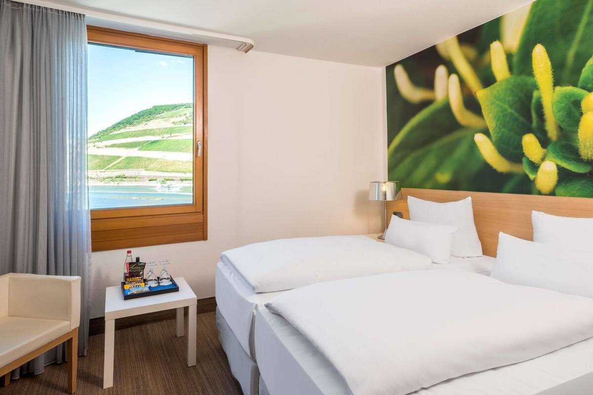 Kamar Standar, balkon | Seprai premium, bantalan ekstra lembut, brankas, dan meja kerja