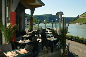 Lunch and dinner served, alfresco dining 