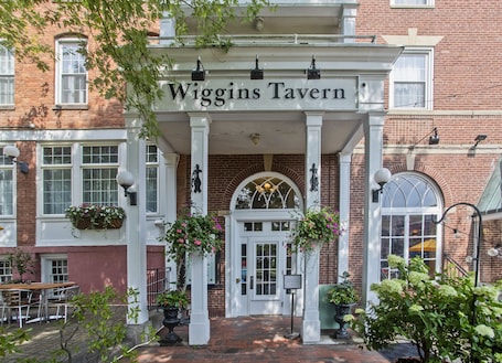 2 restaurantes, café da manhã, culinÔria americana