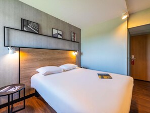 Desk, laptop workspace, free WiFi, bed sheets - ibis Besançon Marchaux (Marchaux-Chaudefontaine)