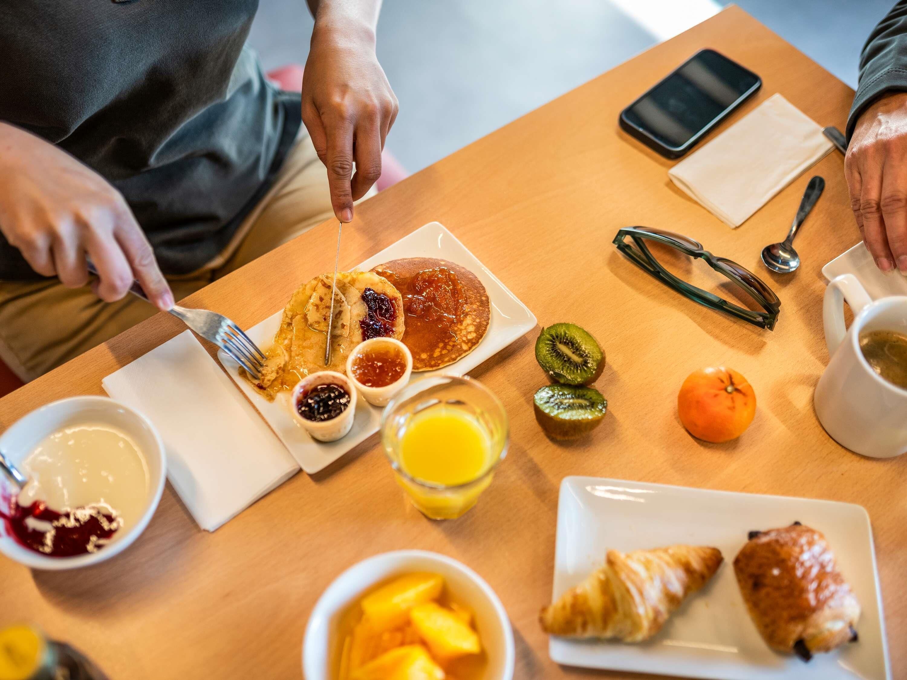 Frokostbuffé hver dag (mot et tillegg)