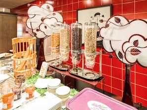 Petit déjeuner buffet (10.50 EUR par personne)