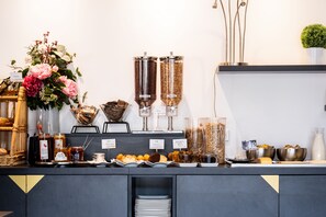 Daily buffet breakfast (EUR 19.50 per person)