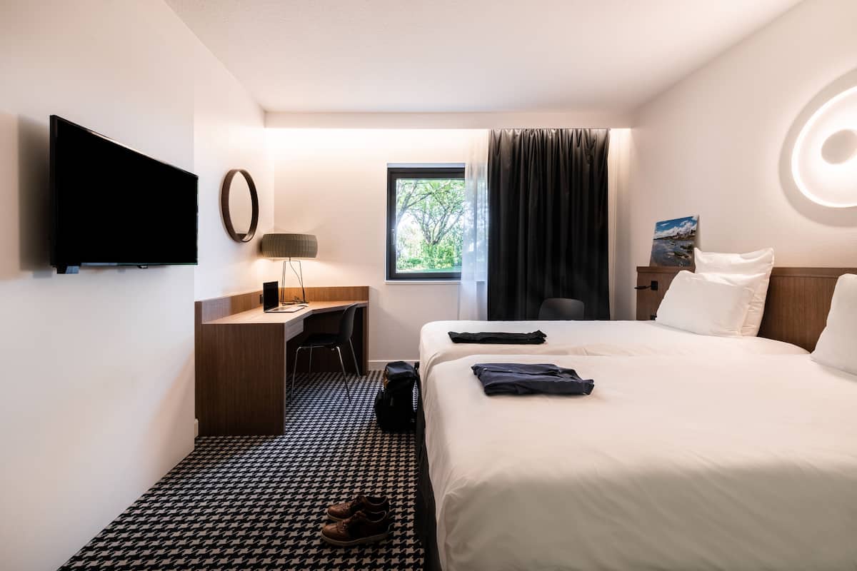 classic twin room, 2 single beds (avec accès au spa) | desk, blackout curtains, soundproofing, iron/ironing board