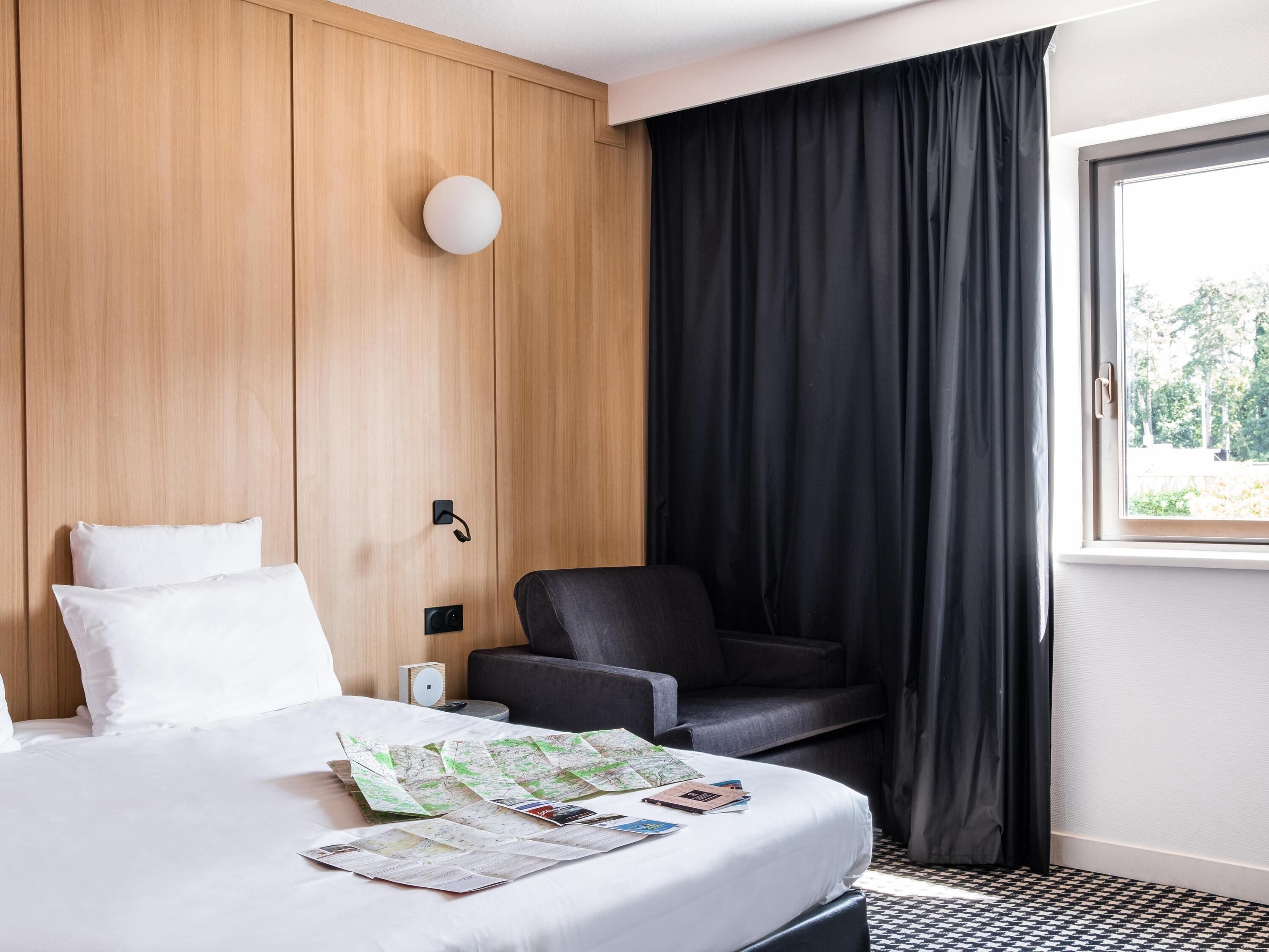 Klassieke kamer, 1 tweepersoonsbed met slaapbank (avec accès au Spa) | Een bureau, verduisterende gordijnen, geluiddichte muren