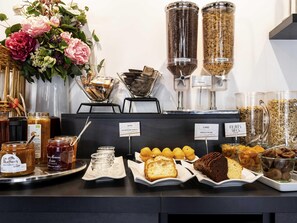 Frukostbuffé varje dag mot avgift