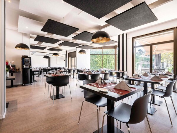 ディナーに営業 (フランス料理、ガーデン ビュー)