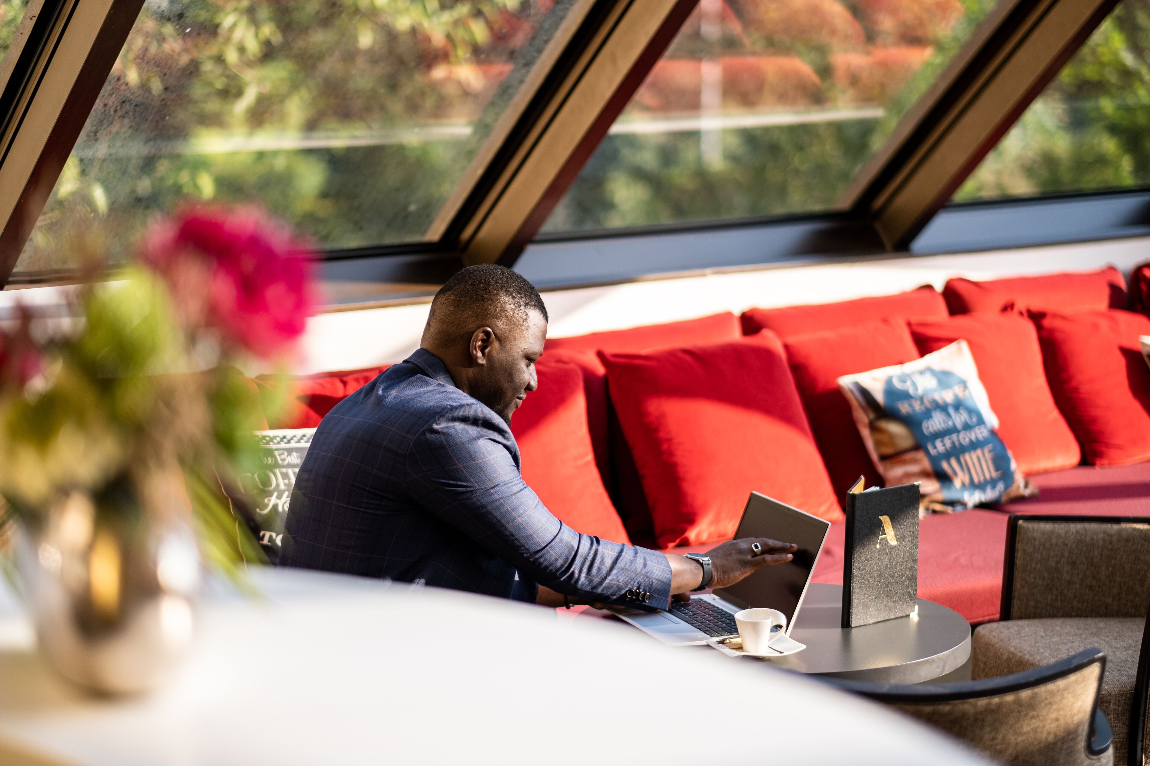 serves breakfast and dinner