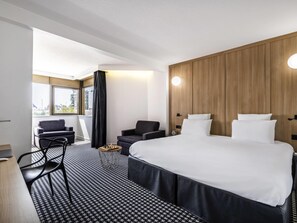 Desk, blackout drapes, soundproofing, iron/ironing board - Mercure Tours Sud (Joue-les-Tours)