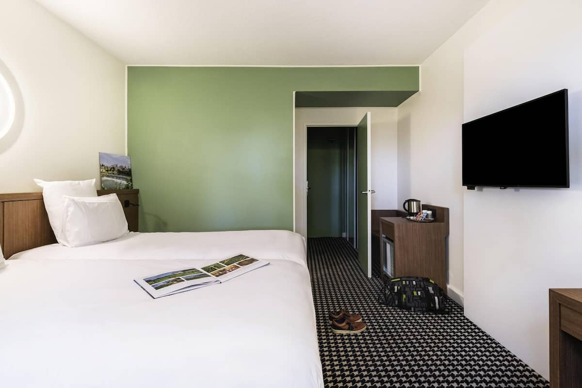 Classic Twin Room, 2 Single Beds (avec accès au Spa) | Desk, blackout curtains, soundproofing, iron/ironing board (on request)