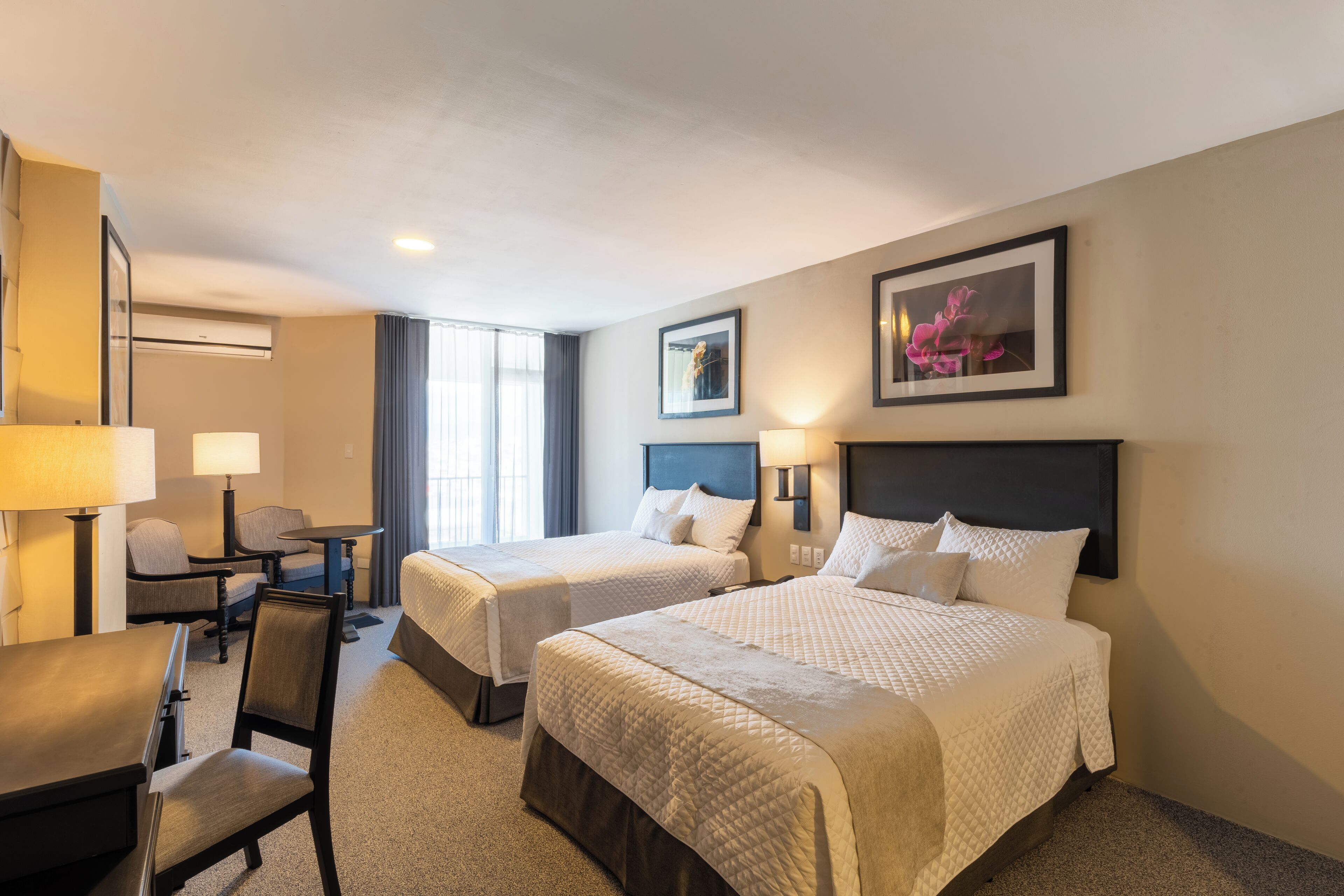 Business Double | Hypo-allergenic bedding, desk, blackout drapes, soundproofing